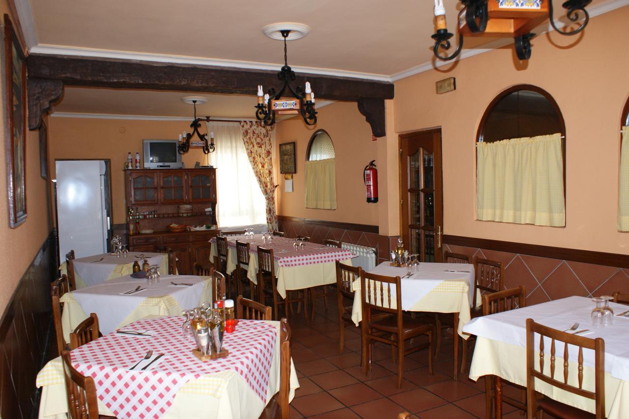 Hostal Carazo Torquemada Extérieur photo