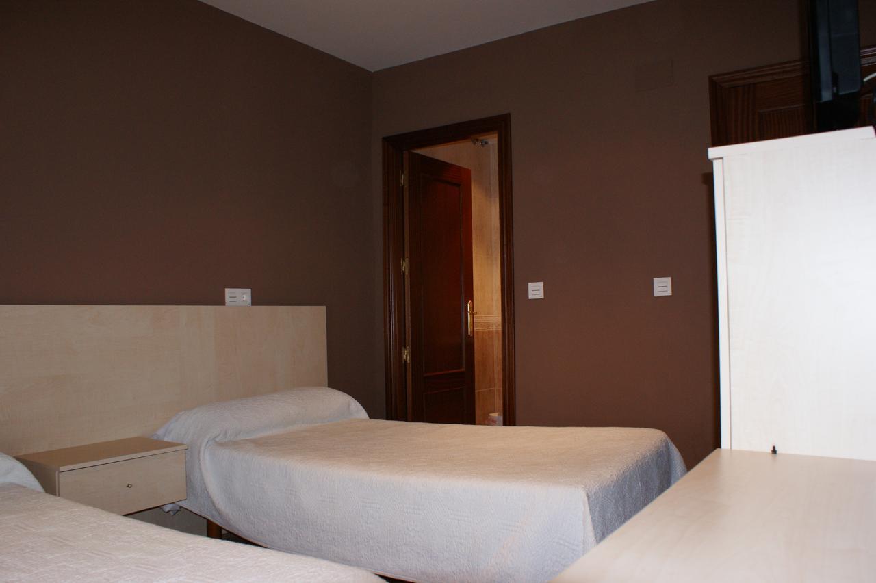 Hostal Carazo Torquemada Extérieur photo